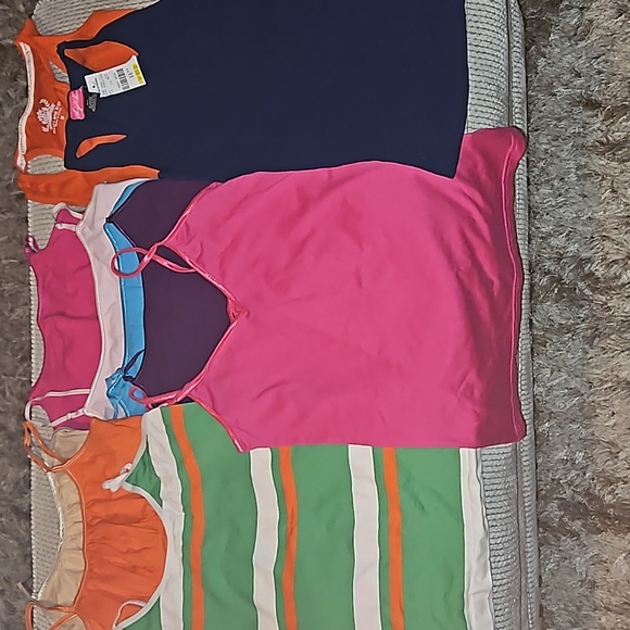 Womens bundle of camisoles and t-shirts - Picture 4 of 4